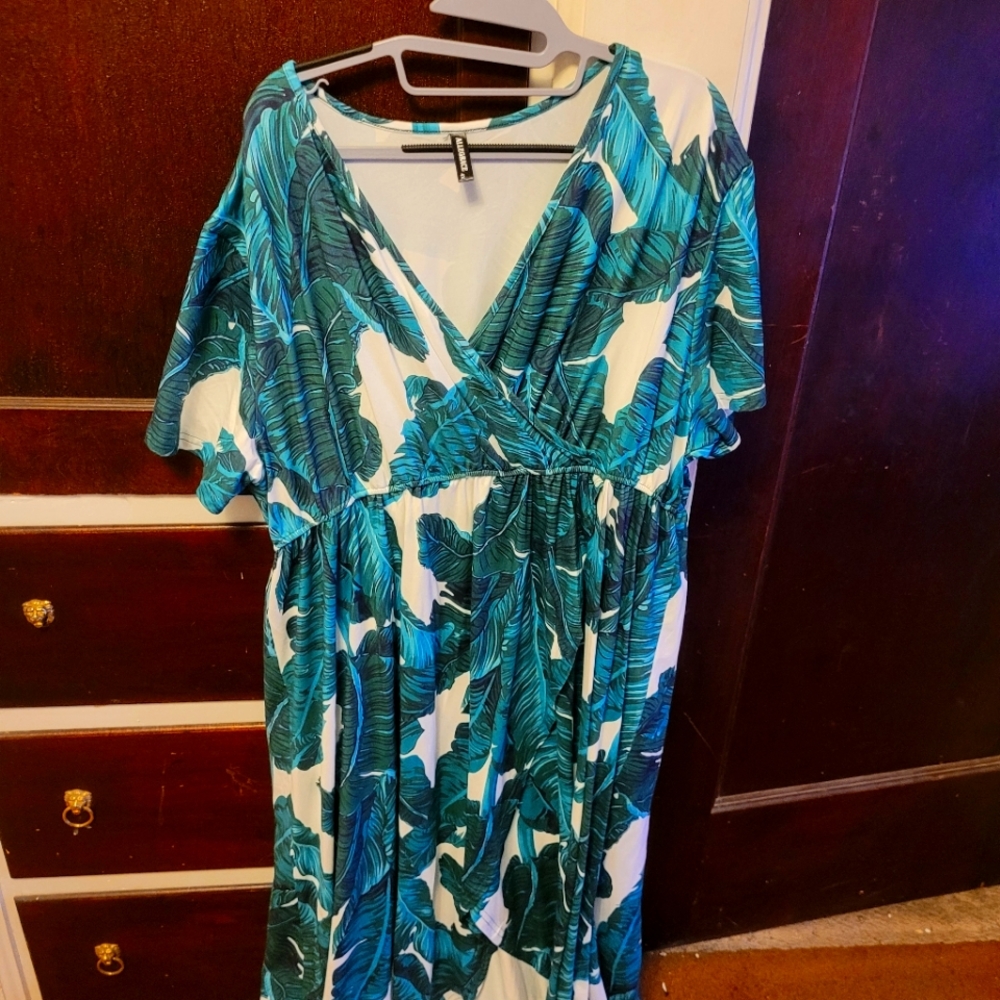Tropic leaf high split dress NWOT